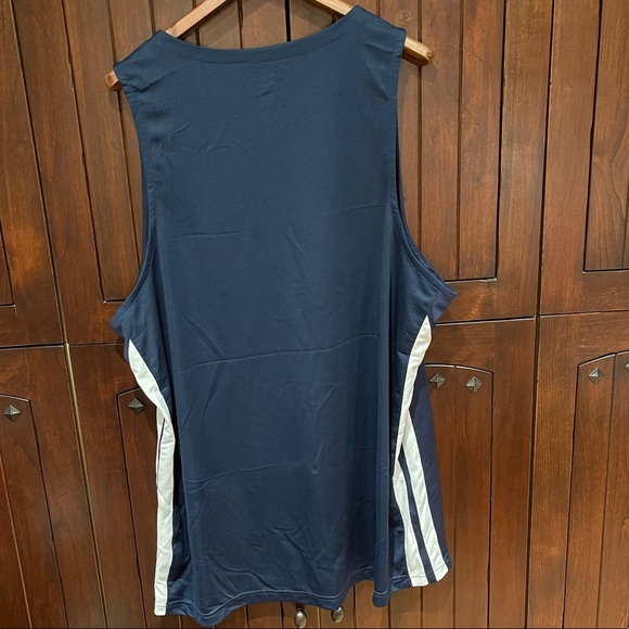 Sleeveless shirt - Picture 3 of 3